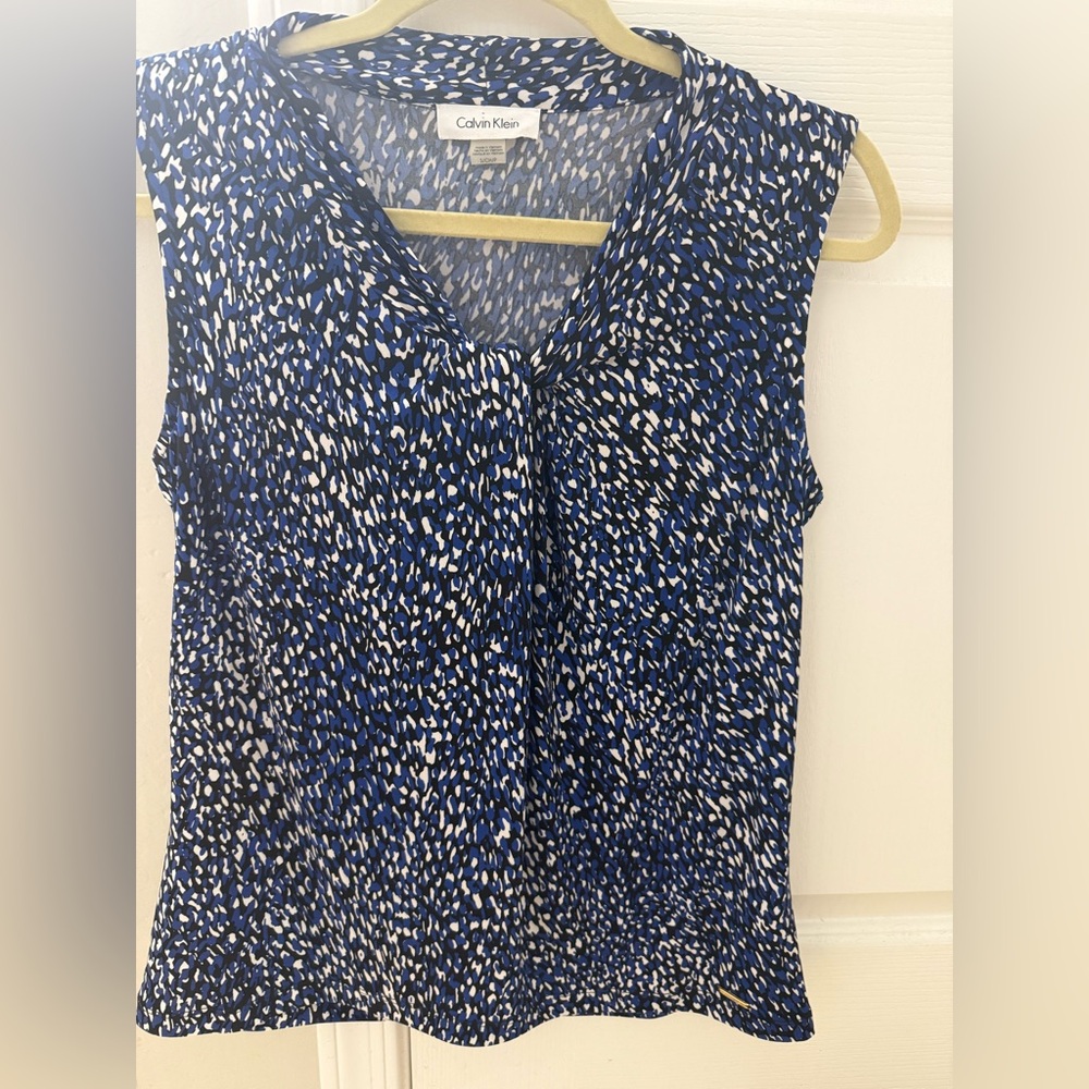 Calvin Klein Blue and White Patterned Blouse